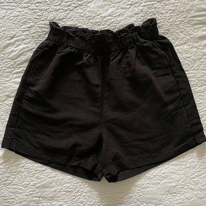H & M  BLACK   SHORTS